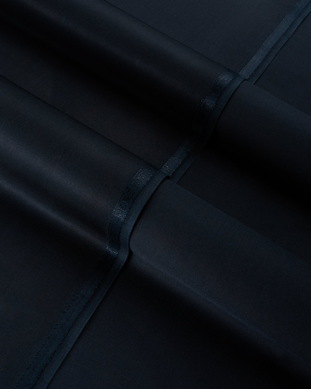PERENNIAL - Black